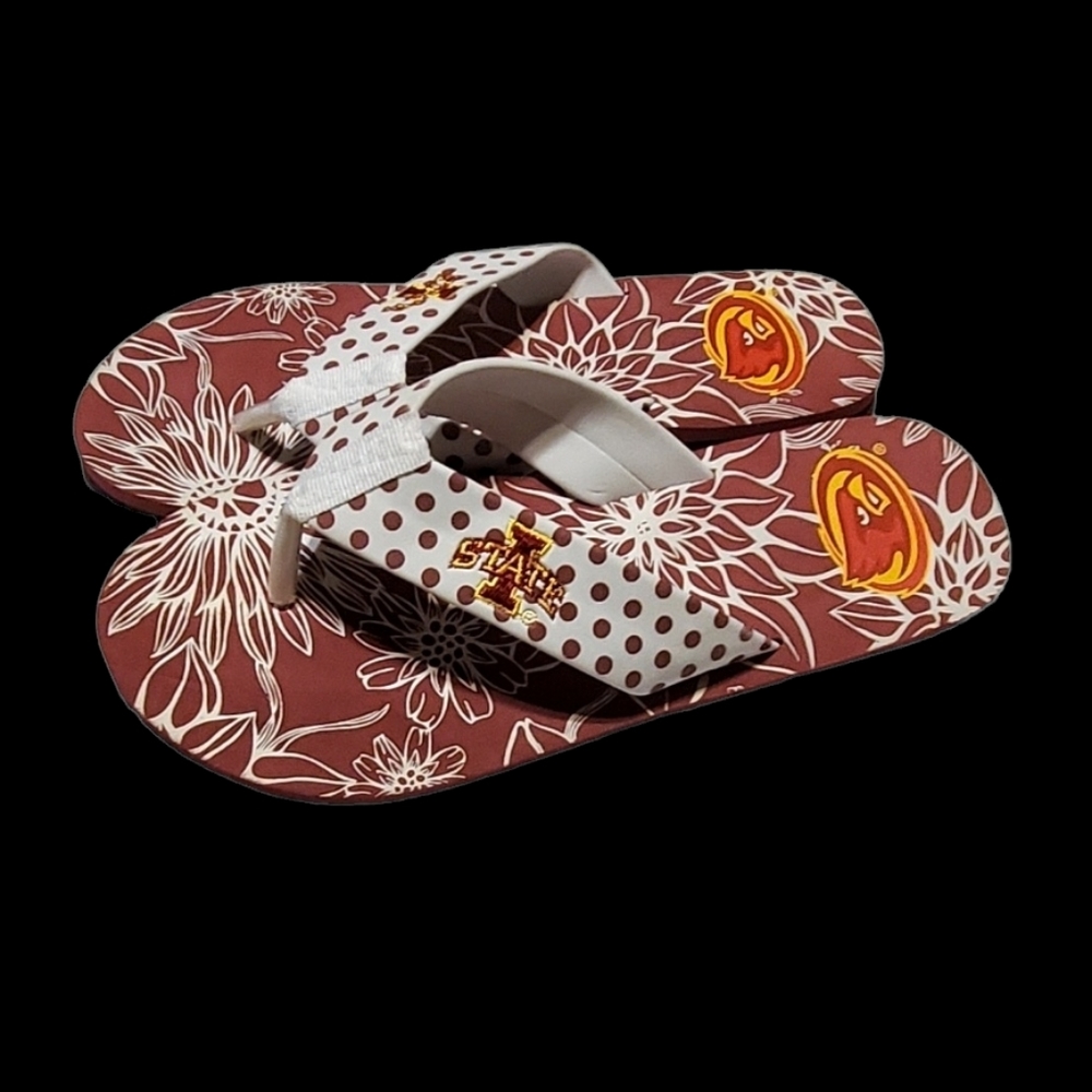 Cute Iowa State flip flops. Red and White poka dot straps with embelm.